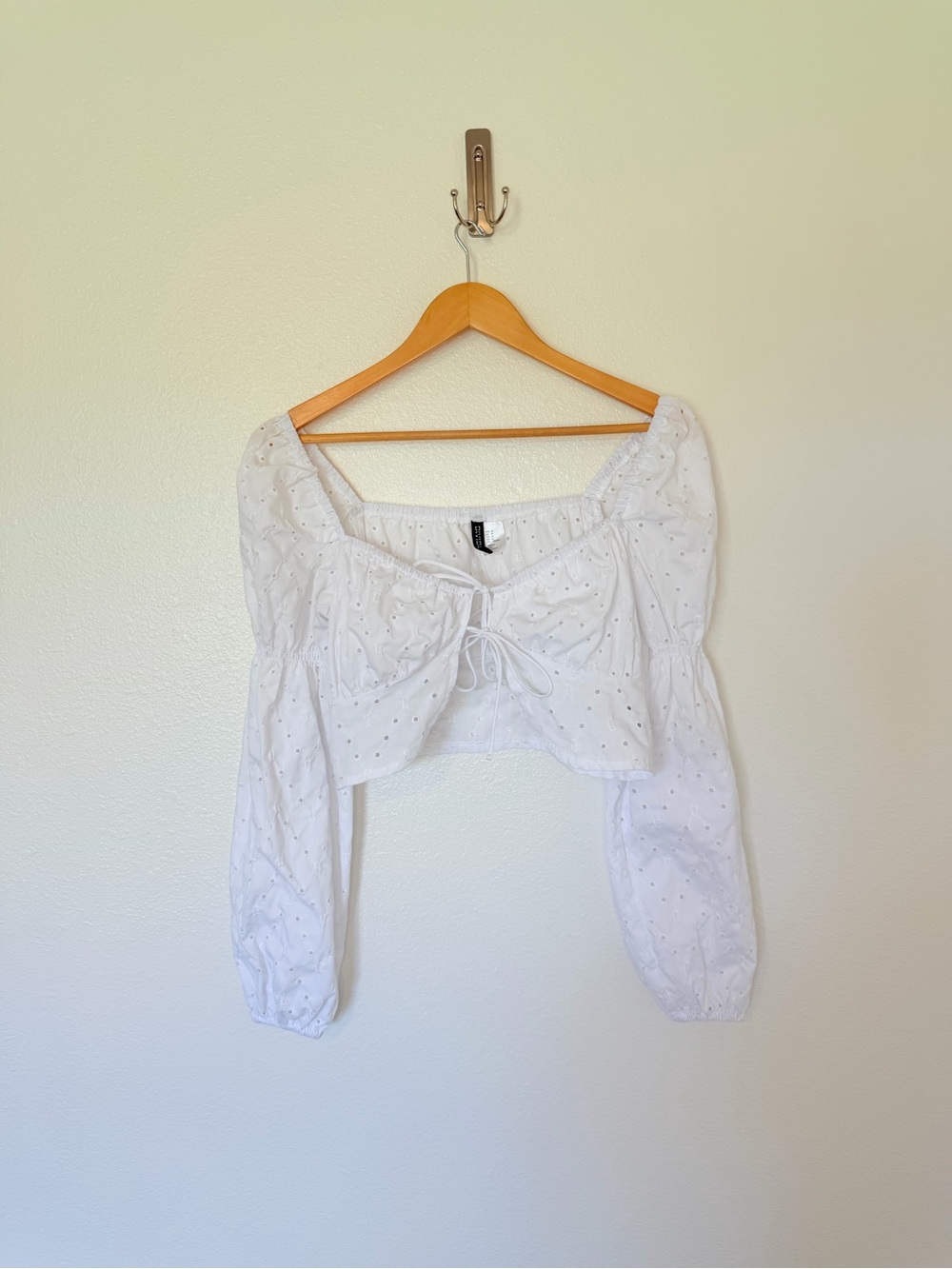 H&M divided White Eyelet Peasant Crop Top